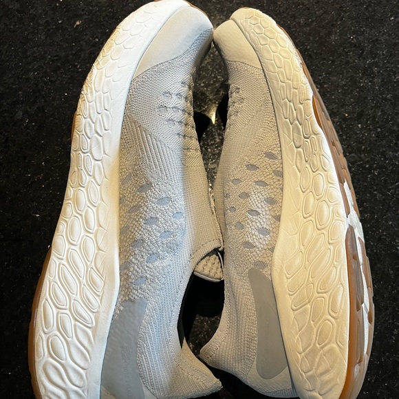 Great new balance shoe unlaced style,  worn 3-4 times! - Picture 4 of 4